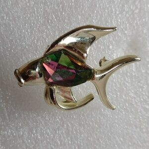SARAH COVENTRY PIN FISH GOLD TONE METAL FACETED CRYSTALL SIGNED